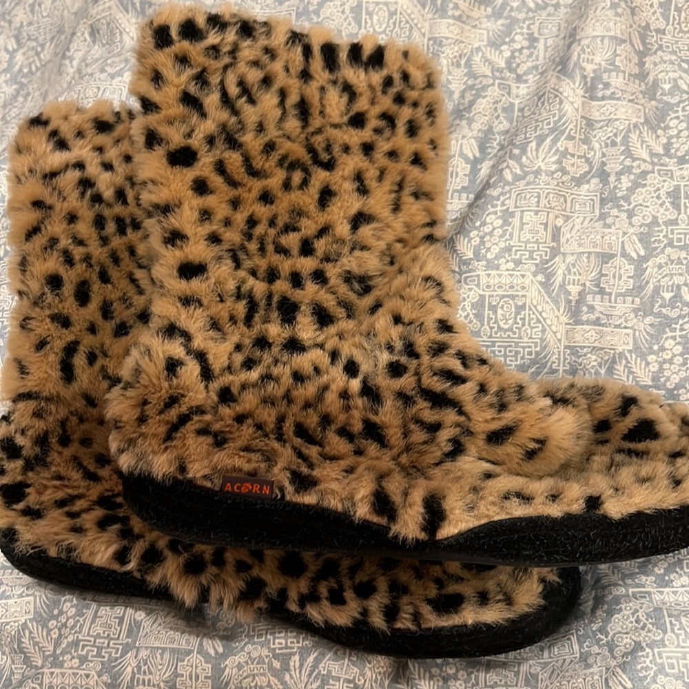 Acorn slipper bootie leopard